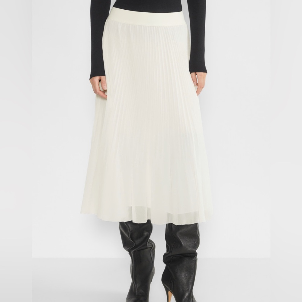 NWT aritzia Wilfred new twirl skirt